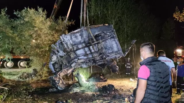 Son dakika haberi... Mültecileri taşıyan minibüs kaza yaptı: 12 ölü, 20 yaralı