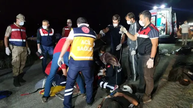 Son dakika haberi... Mültecileri taşıyan minibüs kaza yaptı: 12 ölü, 20 yaralı