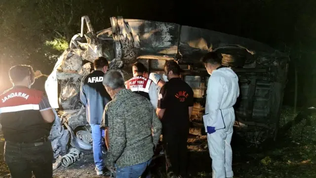 Son dakika haberi... Mültecileri taşıyan minibüs kaza yaptı: 12 ölü, 20 yaralı