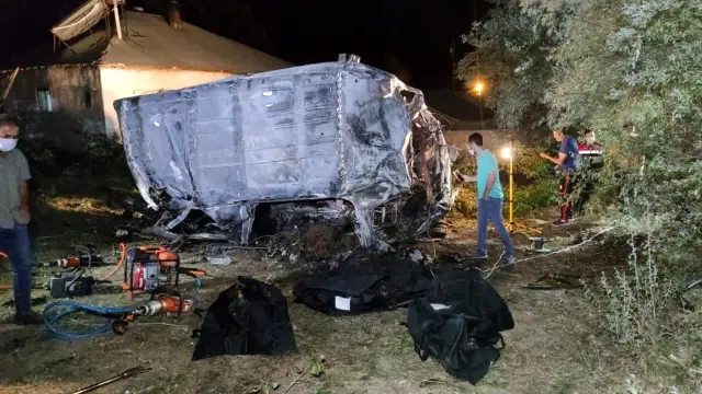 Son dakika haberi... Mültecileri taşıyan minibüs kaza yaptı: 12 ölü, 20 yaralı