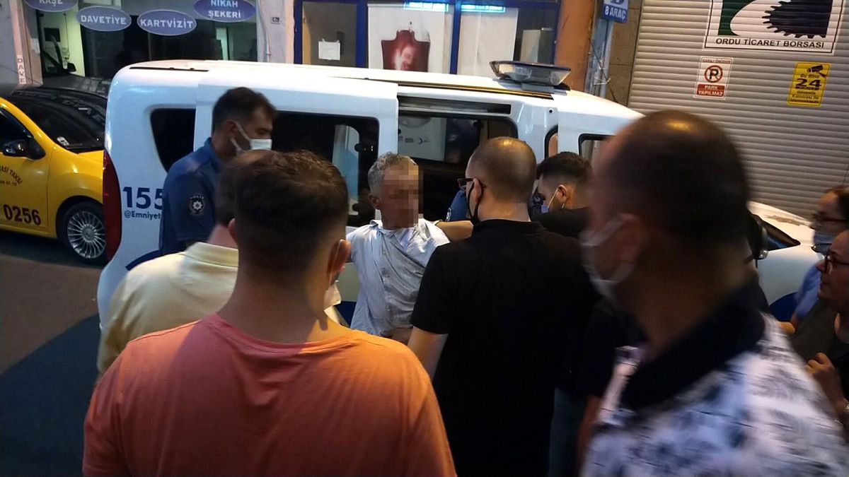 Çocukları taciz ettiği öne sürülen şahıs, vatandaşlar tarafından darbedildi