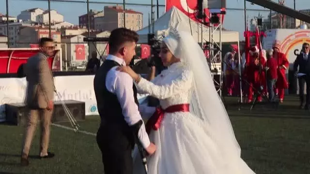 PENÇE HAREKATI GAZİSİ UZMAN ONBAŞI, DÜNYAEVİNE GİRDİ