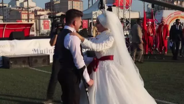 PENÇE HAREKATI GAZİSİ UZMAN ONBAŞI, DÜNYAEVİNE GİRDİ