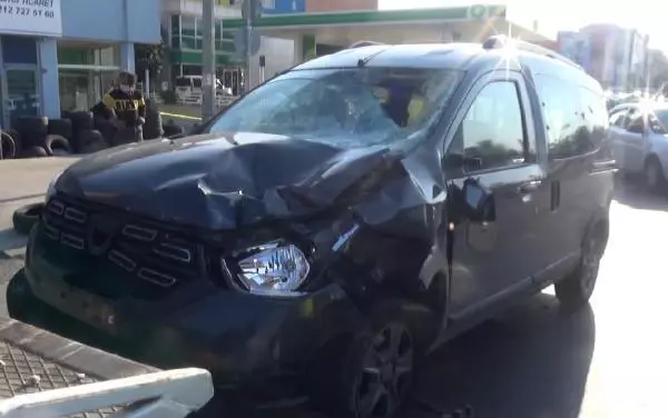 Silivri'de otomobil ile motosiklet çarpıştı