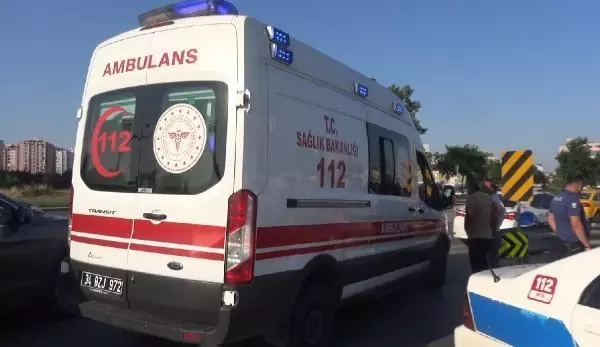 Silivri'de otomobil ile motosiklet çarpıştı