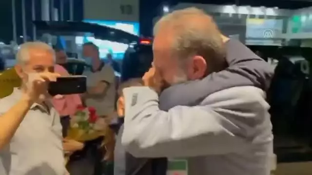 Suriyeli baba ile kızı 12 yıl aradan sonra İstanbul'da kavuştu