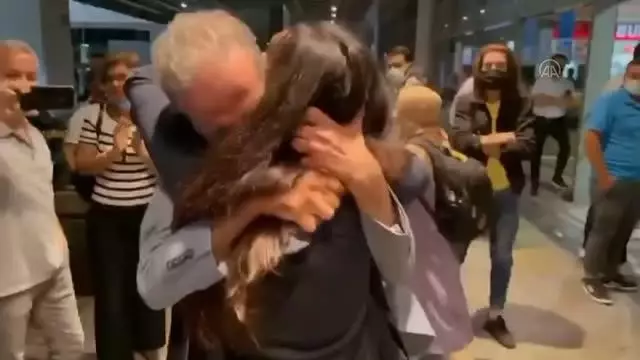 Suriyeli baba ile kızı 12 yıl aradan sonra İstanbul'da kavuştu