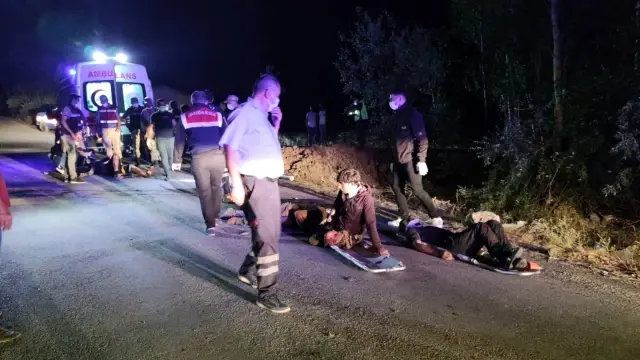 Son dakika haberi... Mültecileri taşıyan minibüs kaza yaptı: 12 ölü, 20 yaralı