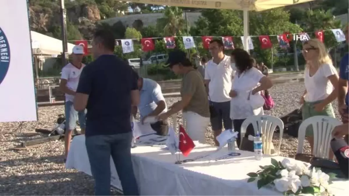 Zehirli aslan balığını yakalamak için yarıştılar, tuttuklarını ızgarada pişirip yediler