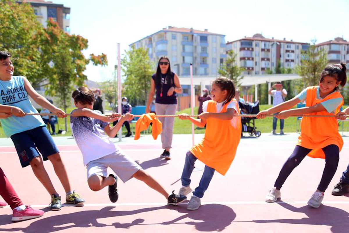 Aksaray Belediyesinin Geleneksel Çocuk Oyunlarını Yaşatmaya Yönelik Başlattığı Çocuk Oyunları ve Etkinlik Turnuvaları Başladı