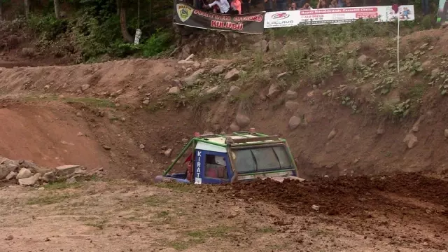 Off Road yarışları nefes kesti