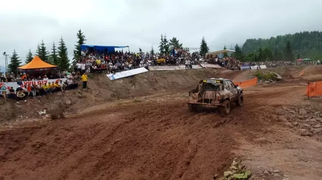 Off Road yarışları nefes kesti