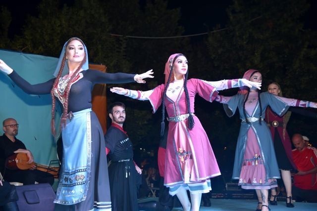basiskele sahili kafkas dans gosterileriyle c 3 14261394 o