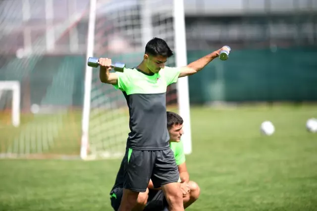 Bursasporlu futbolcular sınırları zorladı