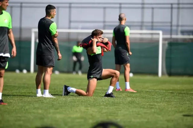 Bursasporlu futbolcular sınırları zorladı
