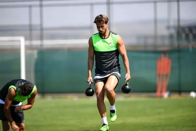 Bursasporlu futbolcular sınırları zorladı