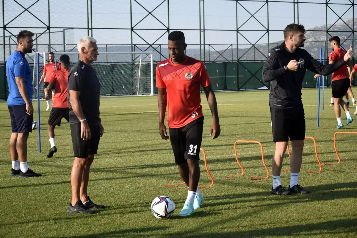 Cristian Borja: 'Umarım elimden geleni yapıp Alanyaspor'u iyi yerlere taşırım'