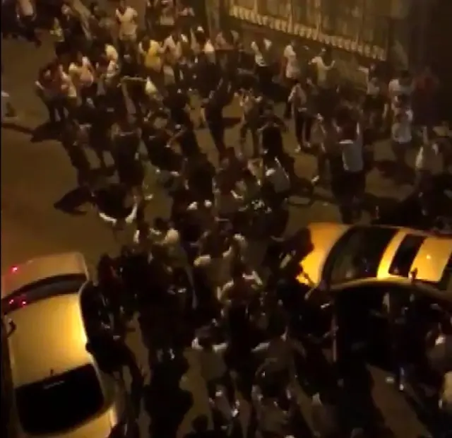 Kadıköy'de, gençlerin maske ve sosyal mesafeyi unutturan eğlencesi