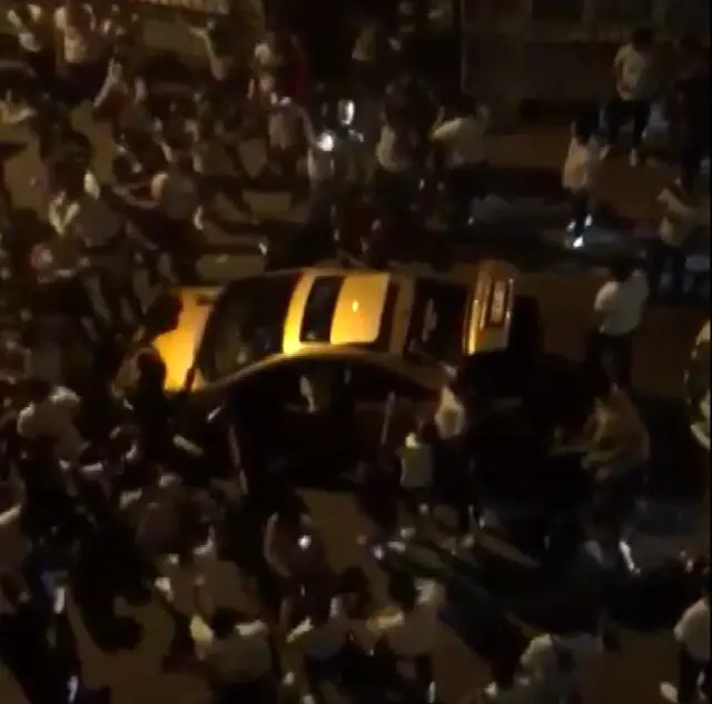 Kadıköy'de, gençlerin maske ve sosyal mesafeyi unutturan eğlencesi