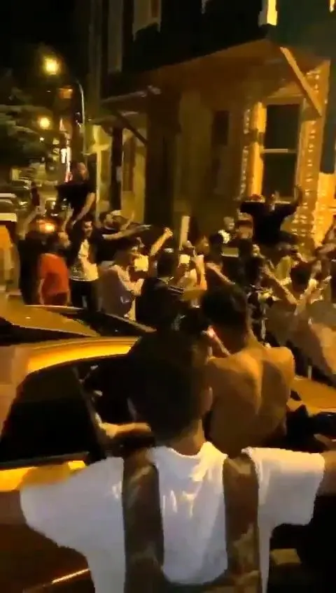 Kadıköy'de, gençlerin maske ve sosyal mesafeyi unutturan eğlencesi