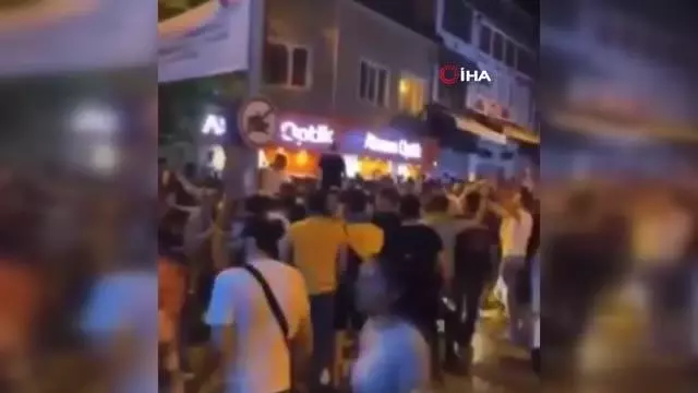 Kadıköy'de kilise duvarında dans eden 3 şüpheli gözaltına alındı Kadıköy'de kilise duvarında dans eden 3 şüpheli gözaltına alındı