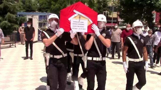 Kansere yenik düşen Emniyet Müdürü Ayvalı son yolculuğuna uğurlandı 2 Kansere yenik düşen Emniyet Müdürü Ayvalı son yolculuğuna uğurlandı