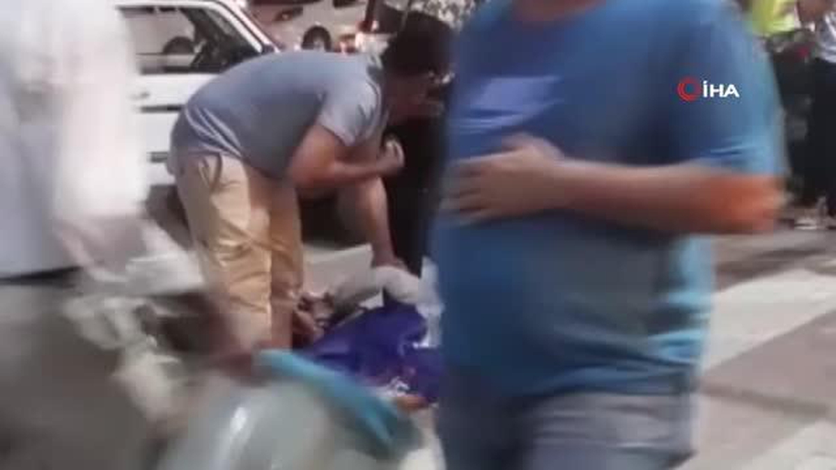 Kendisine bıçak çeken kişiyi kelepçeleyerek etkisiz hale getirdi