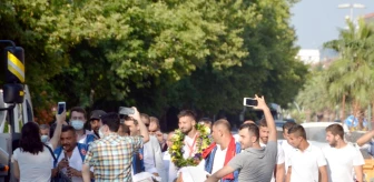 Kırkpınar'da deste büyük boy kategorisinde birinci olan güreşçi Karamürsel'de coşkuyla karşılandı