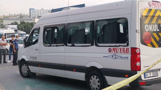 kocaeli de iscileri tasiyan servis minibusune 4 14261144 o