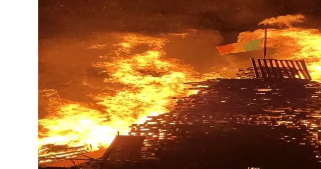 Son dakika haberi! Kuzey İrlanda'da 'On Birinci Gece' dev ateşler yakılarak kutlandı