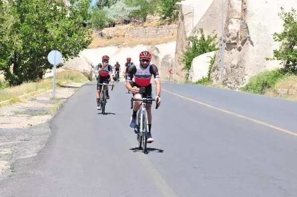MALEZYALI BİSİKLETÇİLER, KAPADOKYA'DA PEDAL ÇEVİRDİ