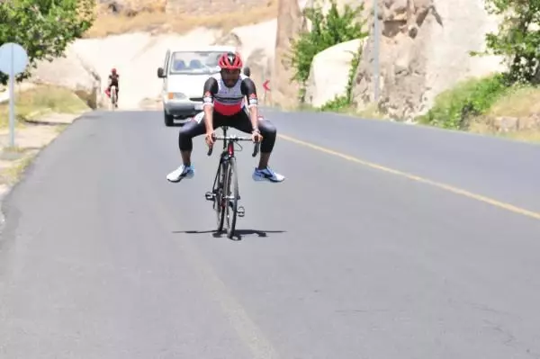 MALEZYALI BİSİKLETÇİLER, KAPADOKYA'DA PEDAL ÇEVİRDİ