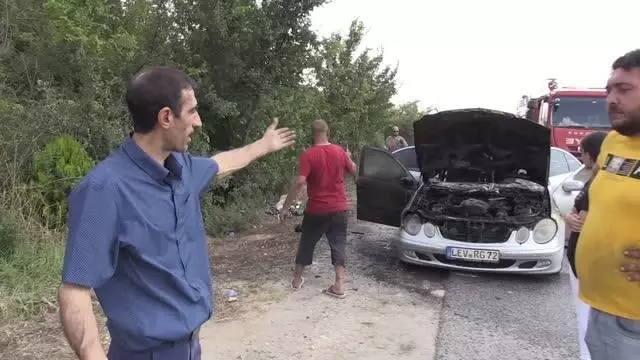 Memleketine giden gurbetçinin otomobili tamamen yandı 6 Memleketine giden gurbetçinin otomobili tamamen yandı