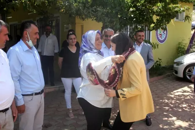 AK Parti Manisa Milletvekili Semra Kaplan Kıvırcık, Sarıgöl'de ziyaretlerde bulundu