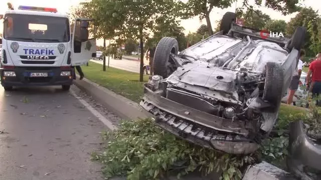Pendik'te otomobilin sıkıştırdığı araç takla attı: 6 yaralı