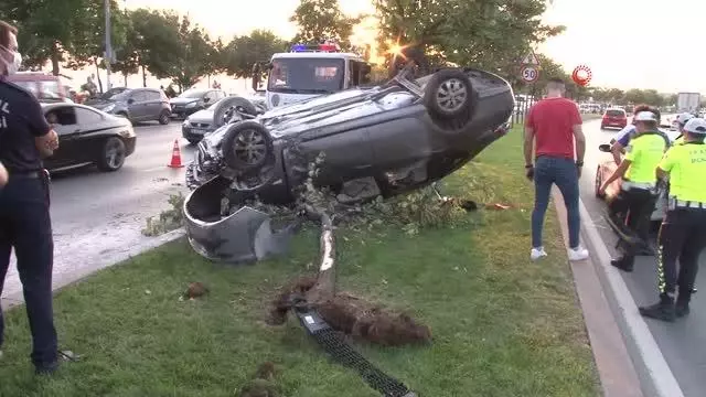 Pendik'te otomobilin sıkıştırdığı araç takla attı: 6 yaralı