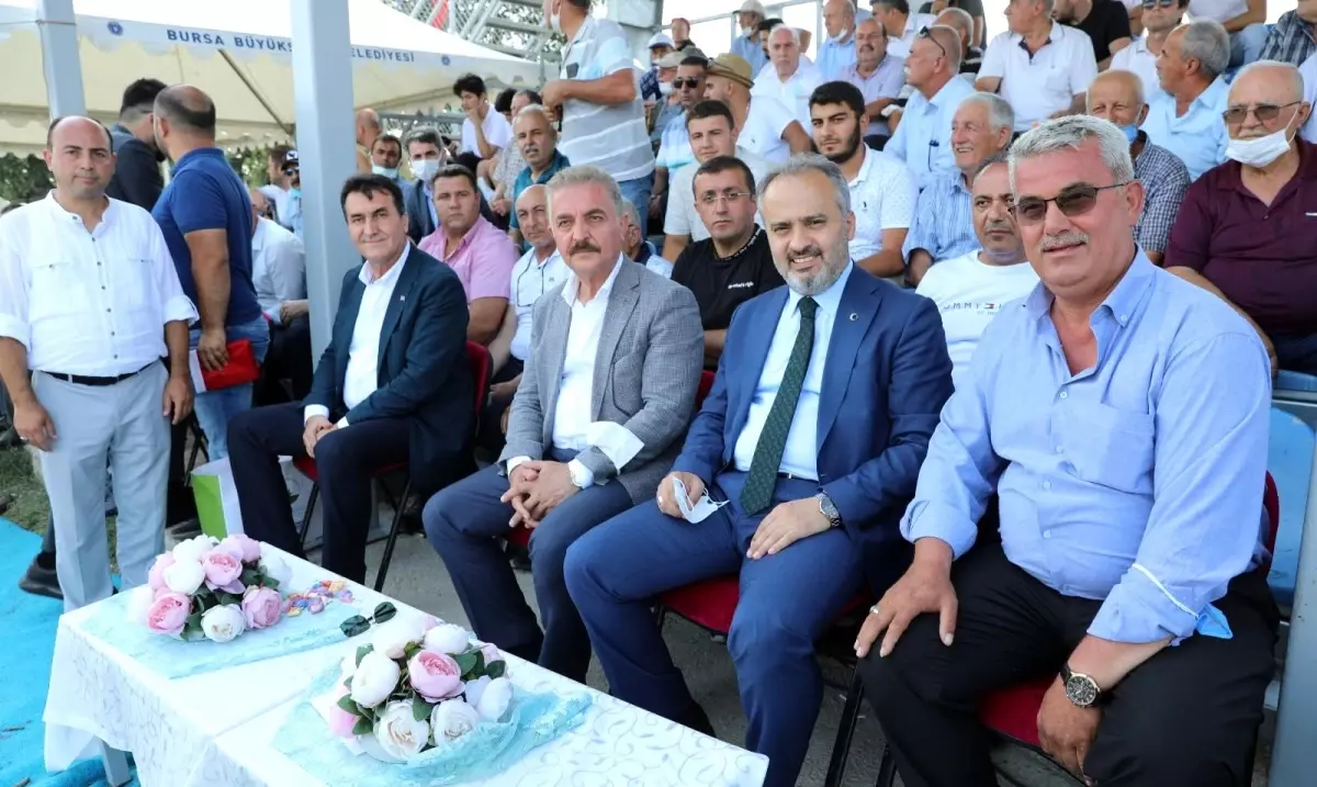 Rahvan At yarışları nefes kesti