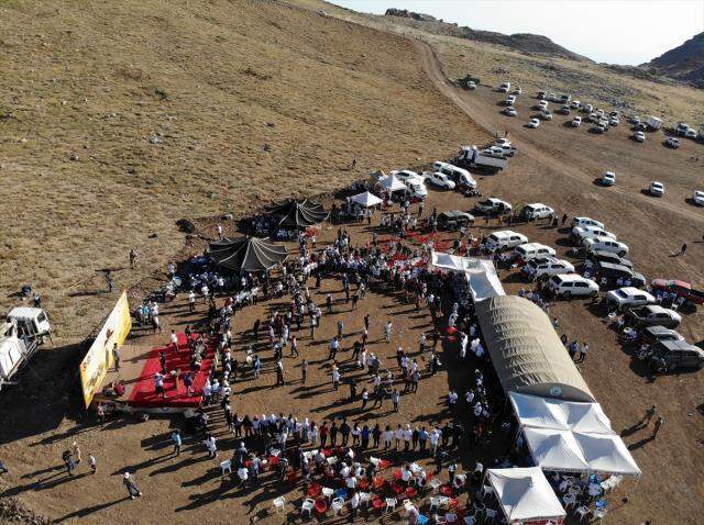 Terörden temizlenen Cudi Dağı havai fişeklerle aydınlandı