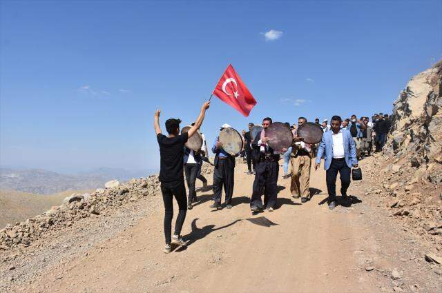 Terörden temizlenen Cudi Dağı havai fişeklerle aydınlandı