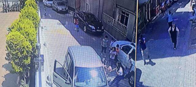 Üst üste hatalar zinciri! Kamyonet yüzünden geri gelen otomobil, küçük kızın bacaklarını ezdi