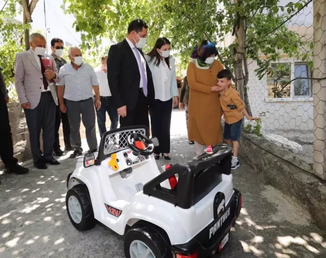 Vali Masatlı'dan şehidin oğluna akülü araba