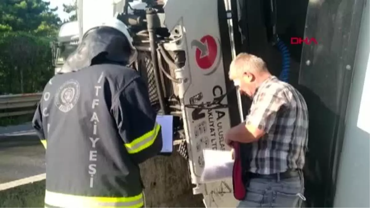 BETON BARİYERLERİN ÜZERİNE DEVRİLEN TIR'DAN KURTULDU