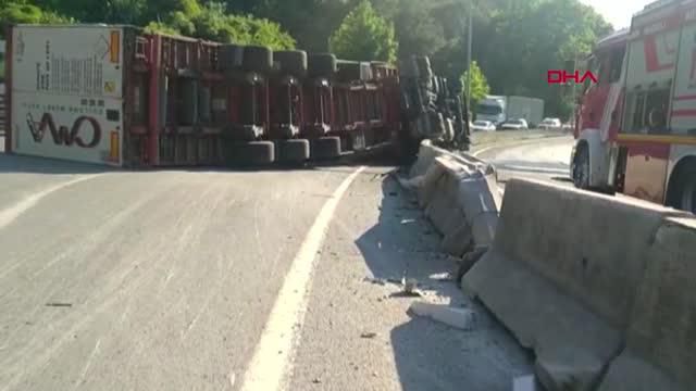 beton bariyerlerin uzerine devrilen tir dan 4 14265765 o
