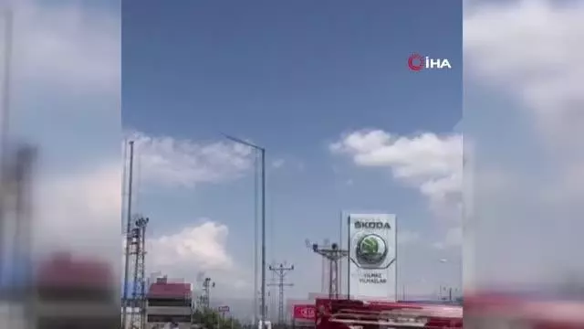 Son dakika 3. sayfa: Çatıya çıkan şahsı polis yakaladı Son dakika 3. sayfa: Çatıya çıkan şahsı polis yakaladı