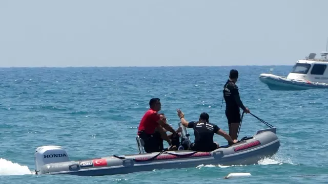Denizde ceset ihbarı Sahil Güvenlik ve JAK timini alarma geçirdi