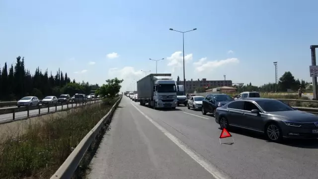 E-5 Tuzla'da kontrolden çıkan lüks cip takla attı: 2 yaralı
