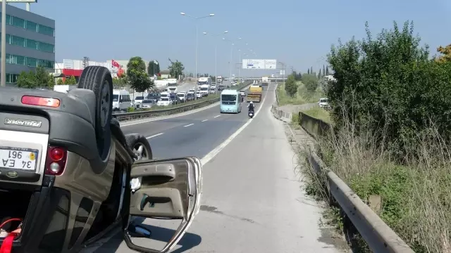 E-5 Tuzla'da kontrolden çıkan lüks cip takla attı: 2 yaralı