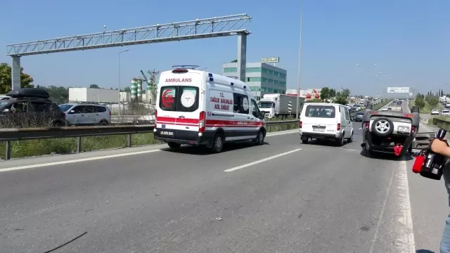 E-5 Tuzla'da kontrolden çıkan lüks cip takla attı: 2 yaralı