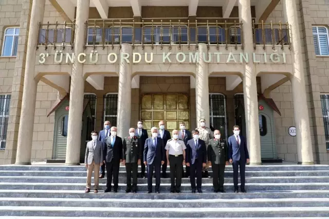 Son dakika haberi: Erzincan'da 15 Temmuz etkinlikleri kapsamında şehit ailesi ve gazi hane ziyaretleri yapıldı