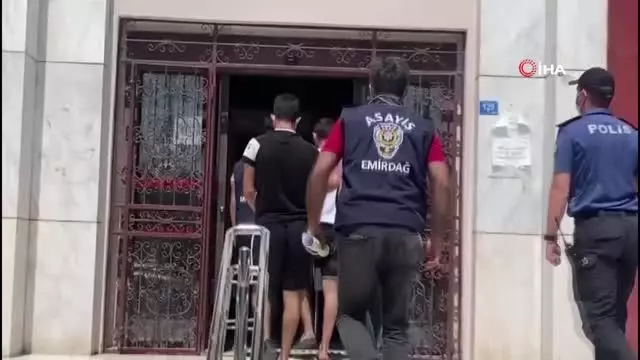 Son dakika haberi... Fransa'dan Emirdağ'a uyuşturucu getiren gurbetçiler polis tarafından yakalandı Son dakika haberi... Fransa'dan Emirdağ'a uyuşturucu getiren gurbetçiler polis tarafından yakalandı
